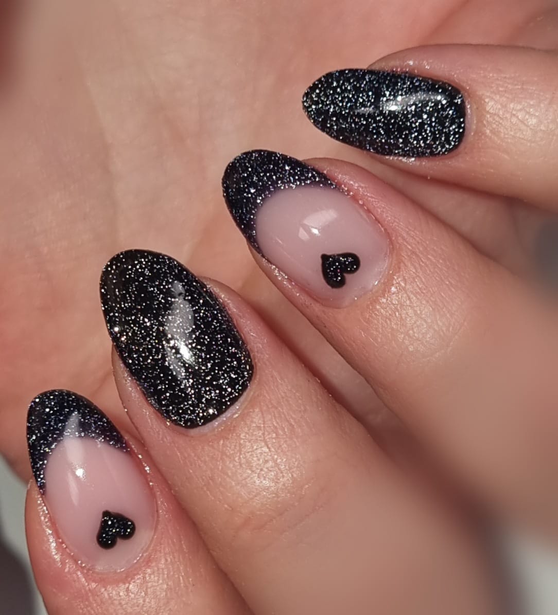 Nageldesign & -pflege