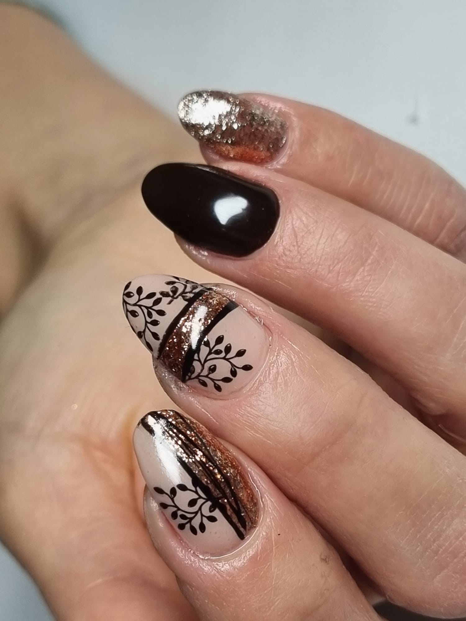 Nageldesign & -pflege